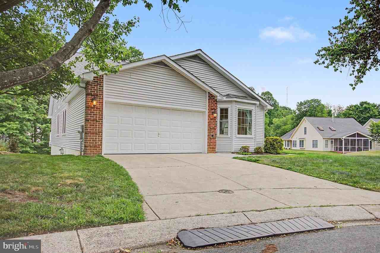 2501 Eastern Point Ct - Photo 3 of 39