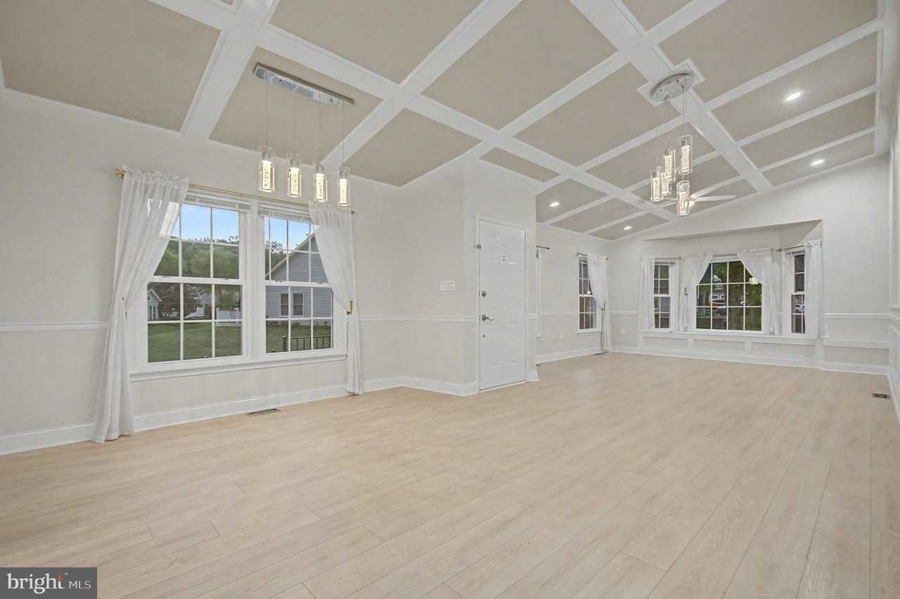 2501 Eastern Point Ct - Photo 4 of 39