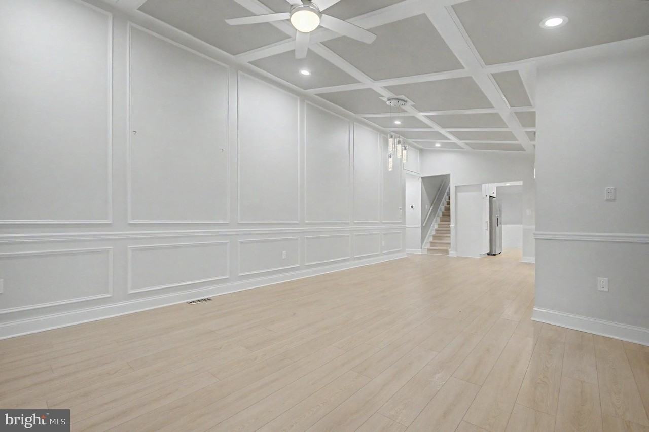 2501 Eastern Point Ct - Photo 5 of 39