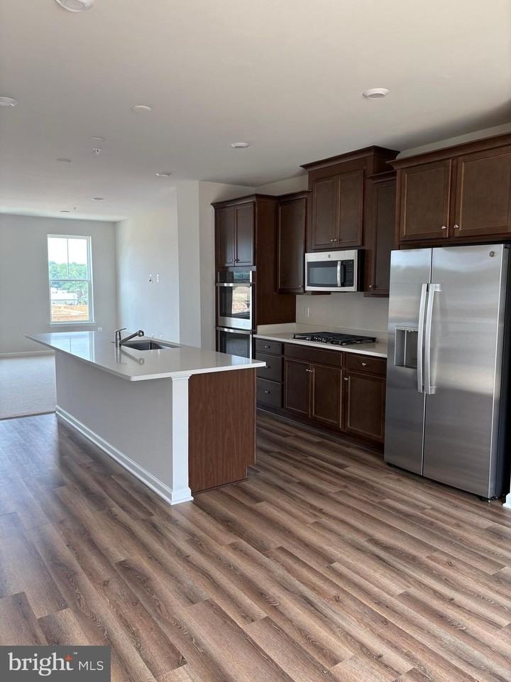 1913 Barolo Blvd - Photo 2 of 4