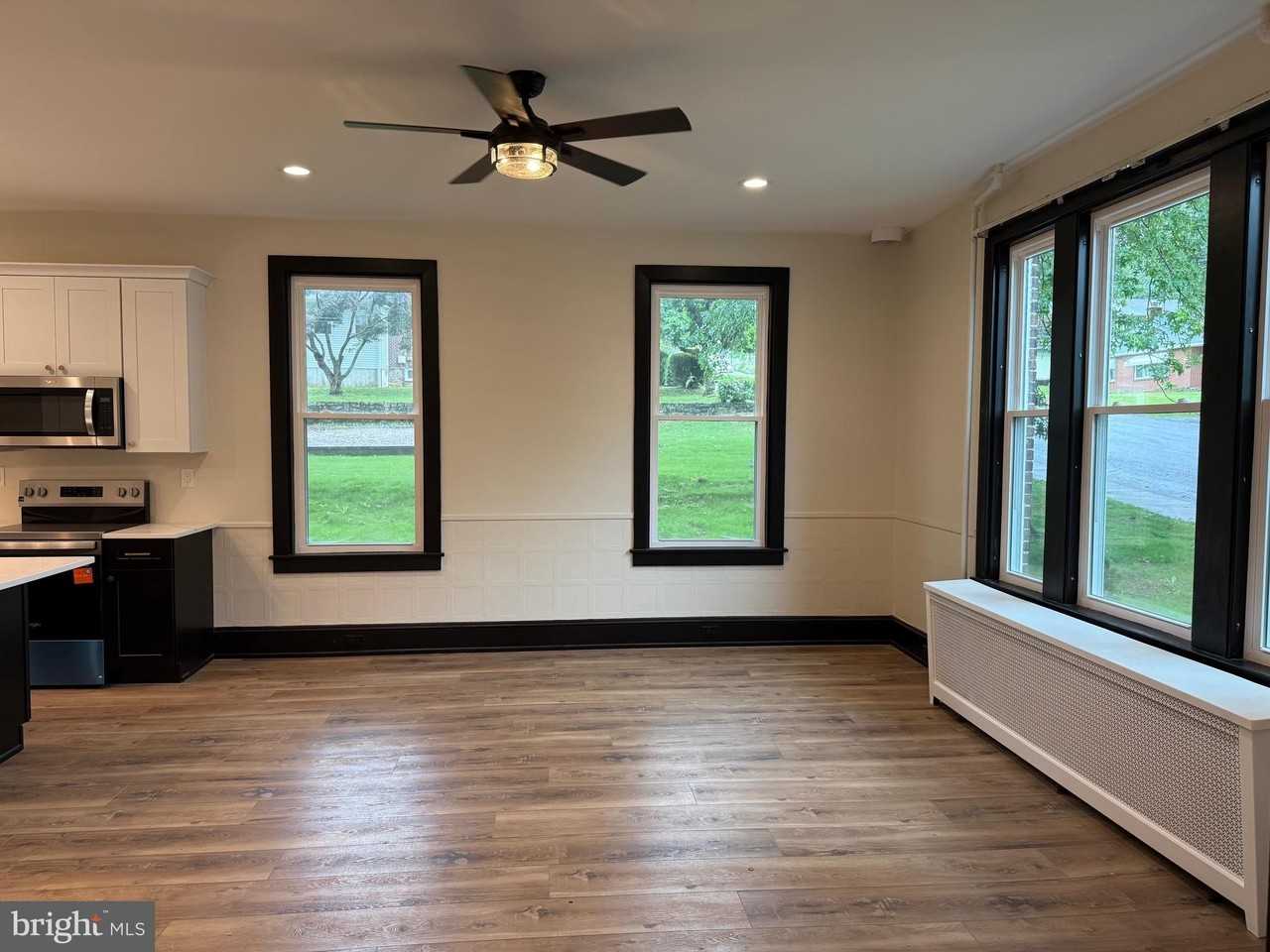 51 S 11th Ave - Photo 3 of 25