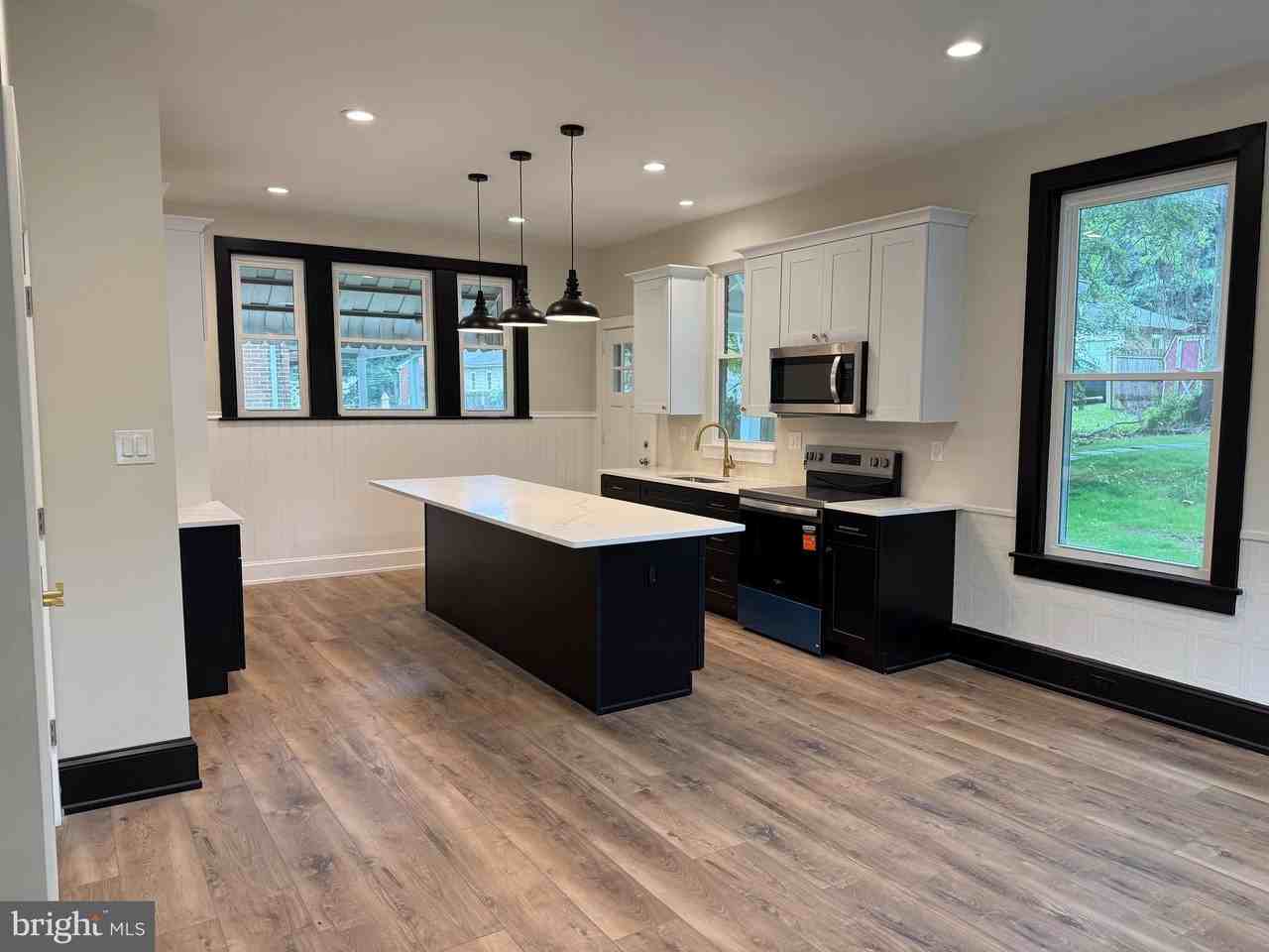 51 S 11th Ave - Photo 4 of 25