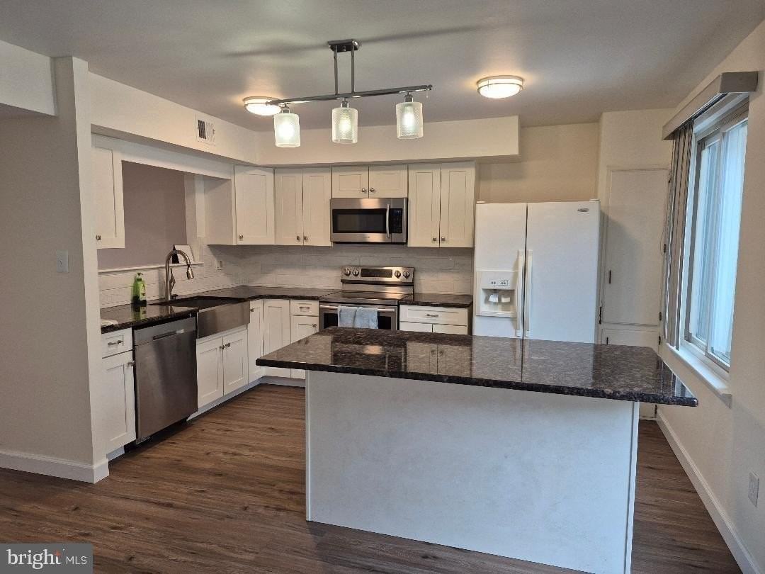 401 Woodside Cir - Photo 3 of 15