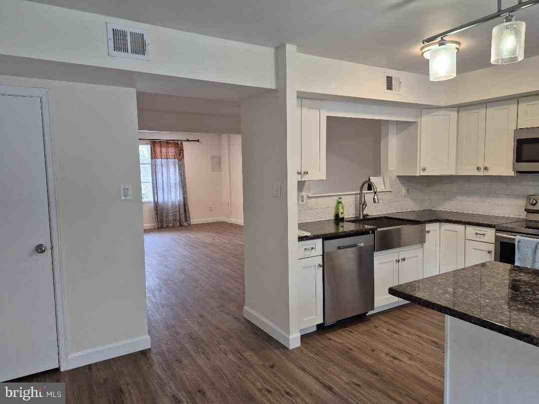 401 Woodside Cir - Photo 4 of 15