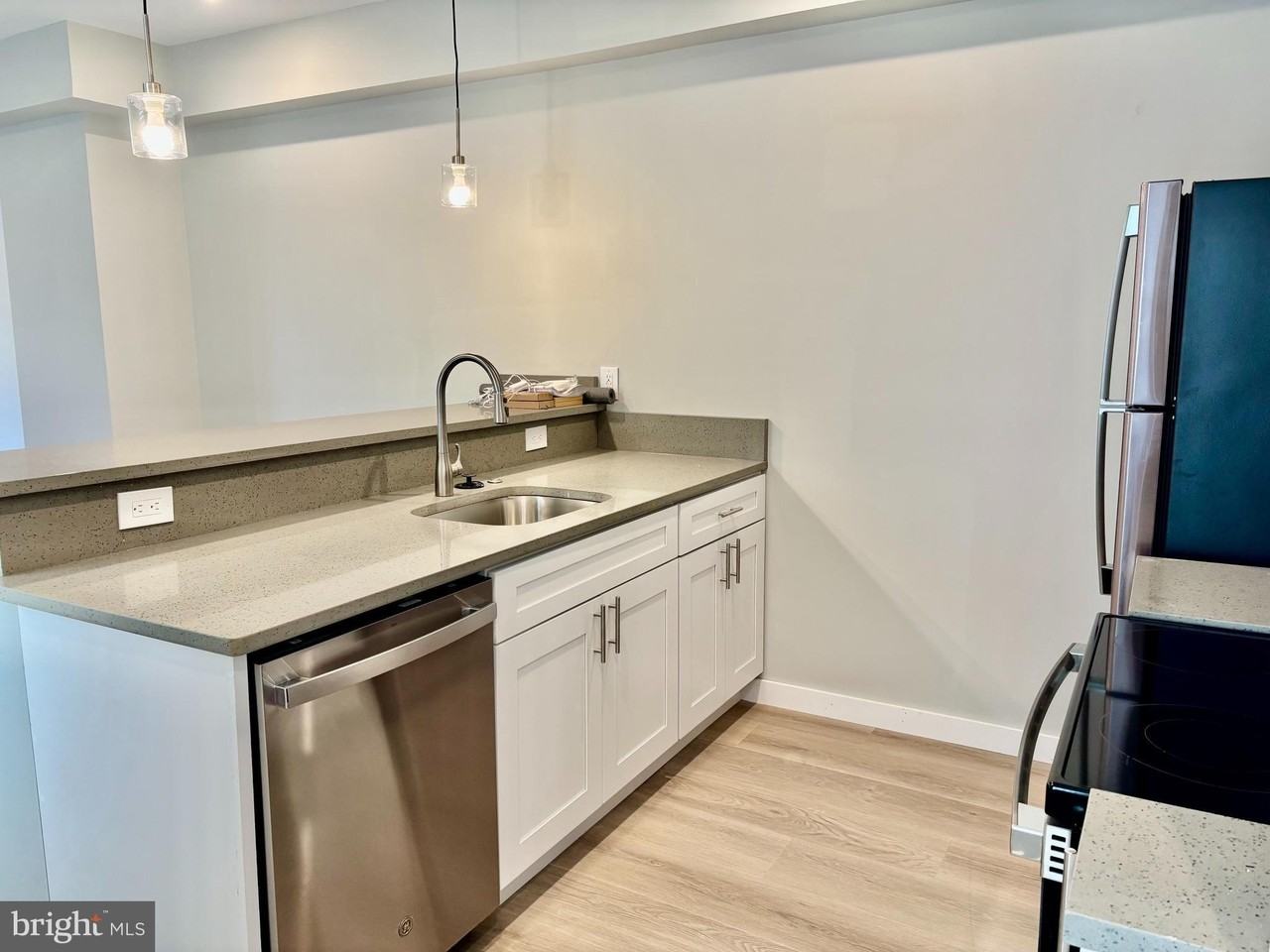 5356 Cedar Ave #4 - Photo 3 of 11