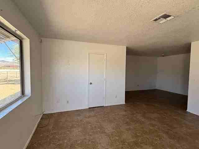 2700 W Shauna Dr - Photo 3 of 16