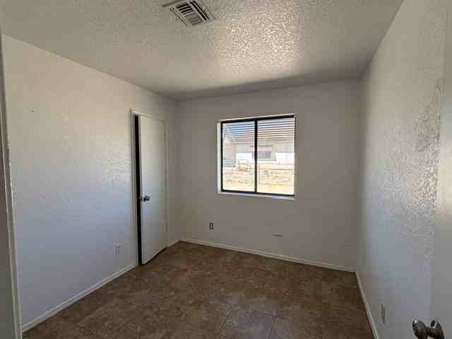 2700 W Shauna Dr - Photo 7 of 16
