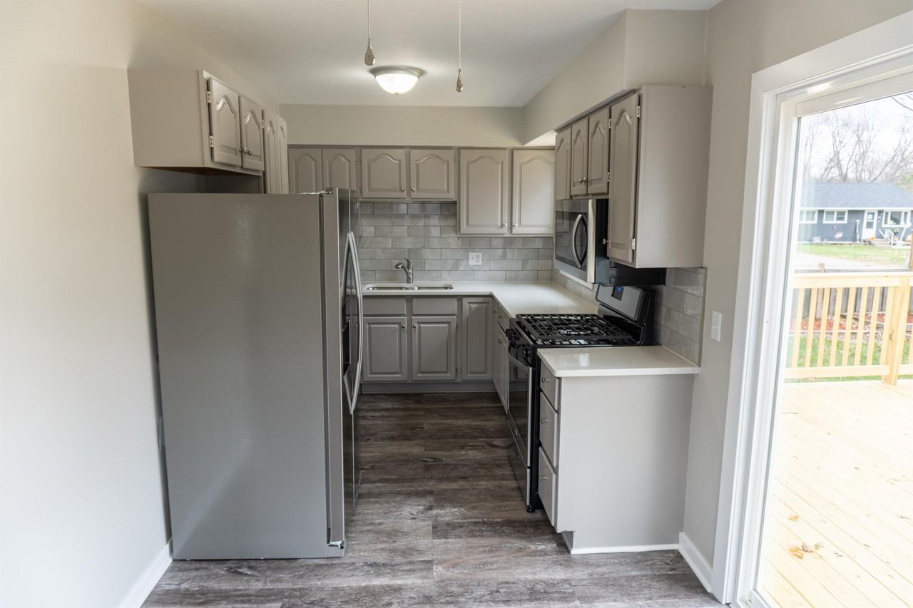 2355 Hawthorne Ct #1 - Photo 4 of 12