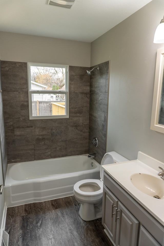 2355 Hawthorne Ct #1 - Photo 5 of 12