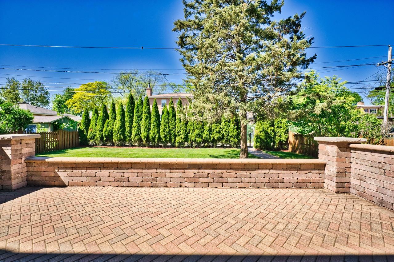 5044 Coyle Ave - Photo 6 of 50