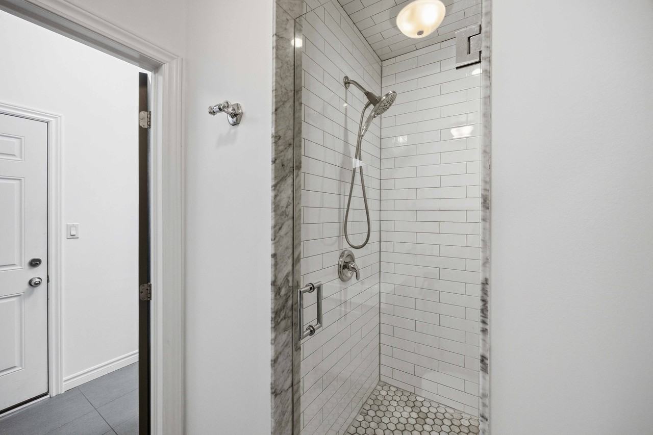671 Saint Clair Avenue West #A - Photo 5 of 12