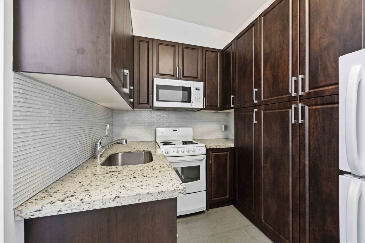 671 Saint Clair Avenue West #A - Photo 6 of 12