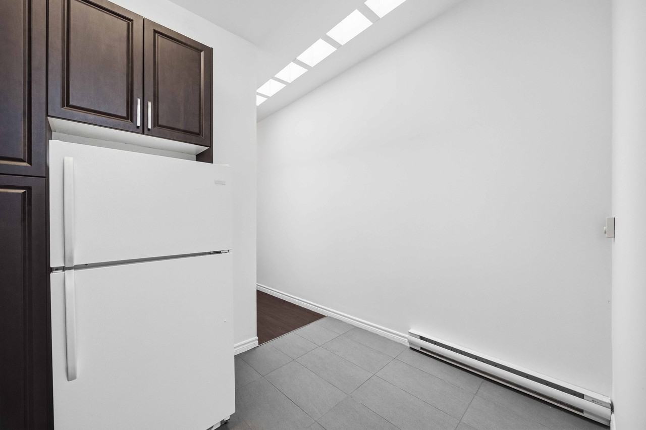 671 Saint Clair Avenue West #A - Photo 7 of 12