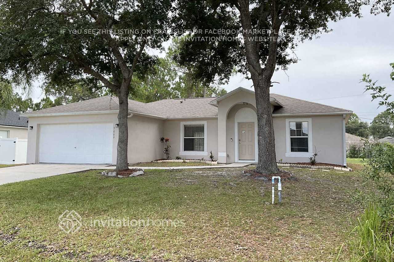 3009 Tropical Cir Se - Photo 2 of 16