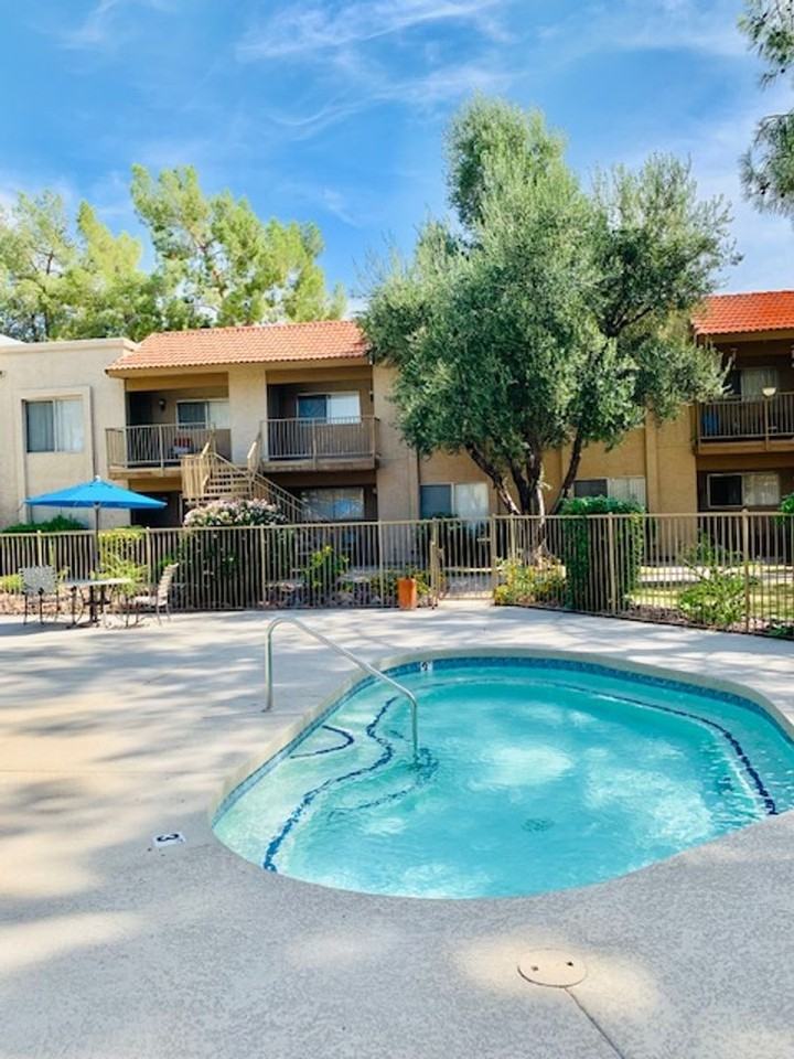 Desert Springs Apartments - Photo 5 of 47