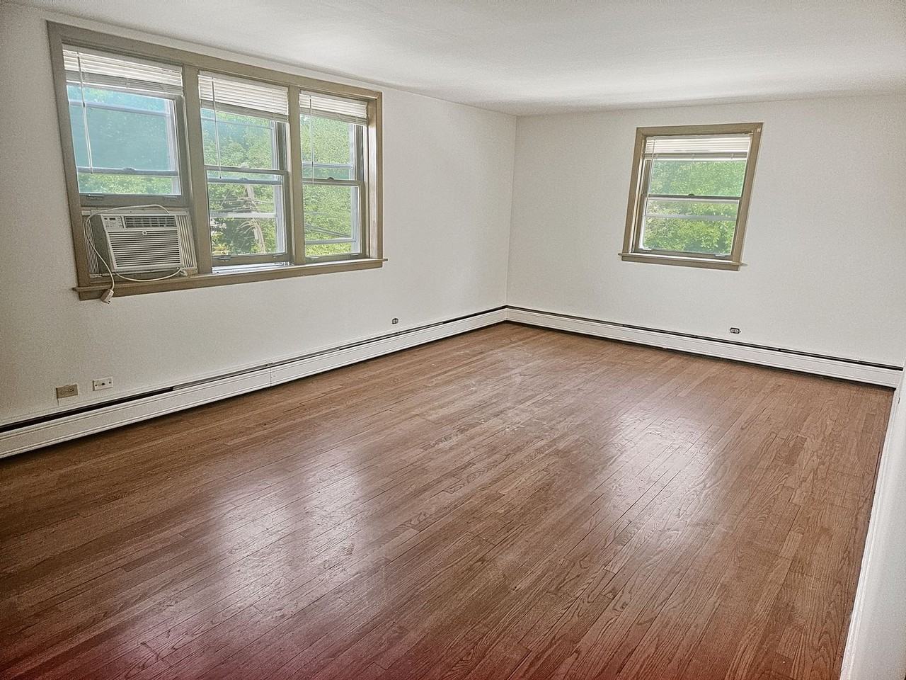 2727 Central St - Photo 3 of 15