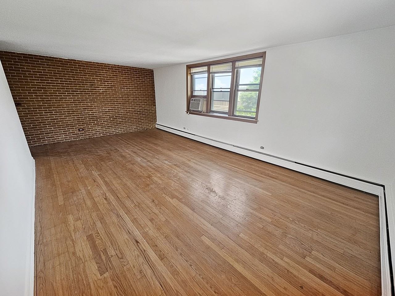 2727 Central St - Photo 4 of 15