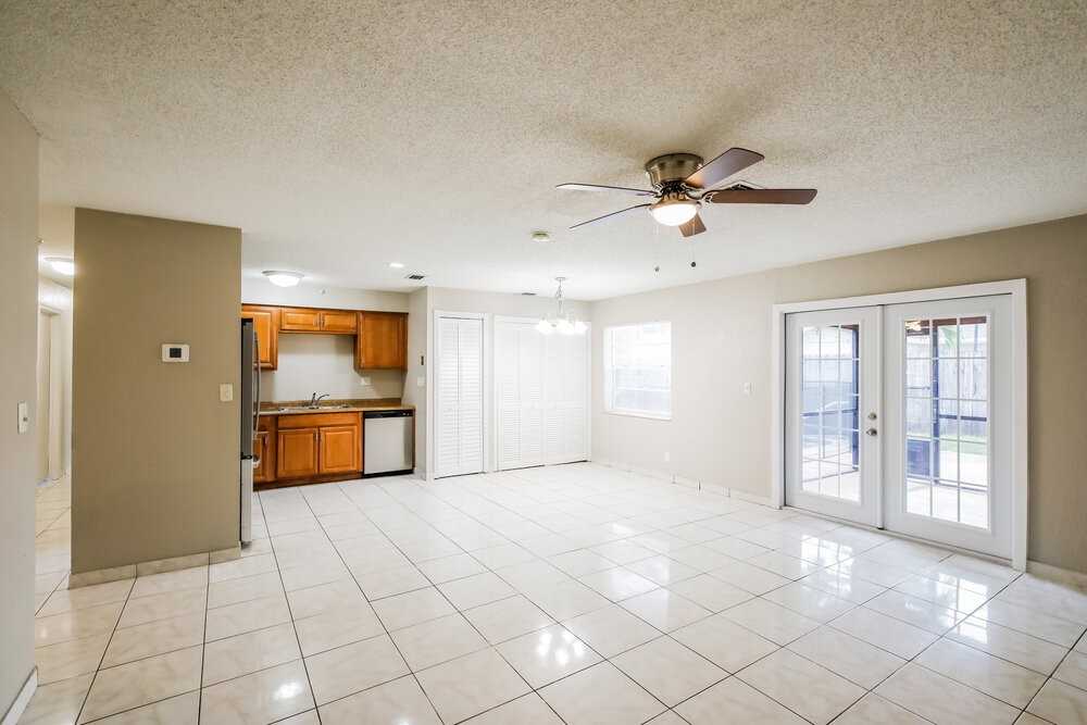 9811 Nw 23rd St - Photo 5 of 16