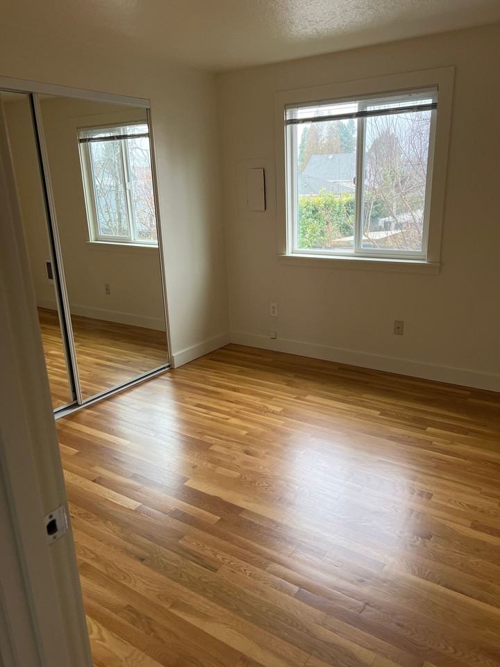 Ainsworth - Photo 5 of 30