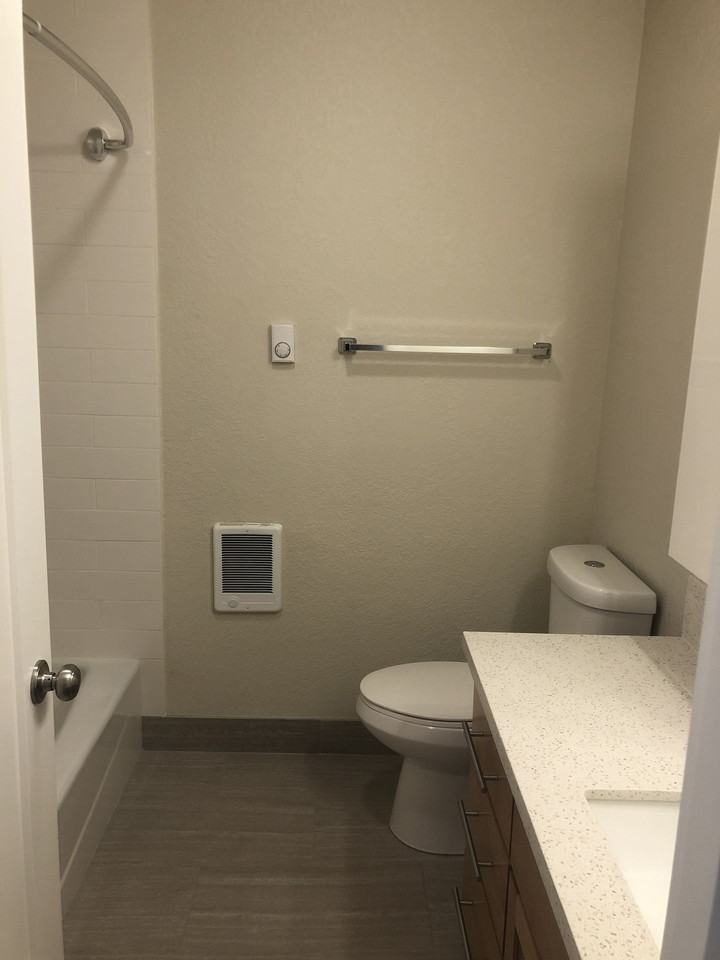 1603 Se Taggart St #3 - Photo 3 of 21