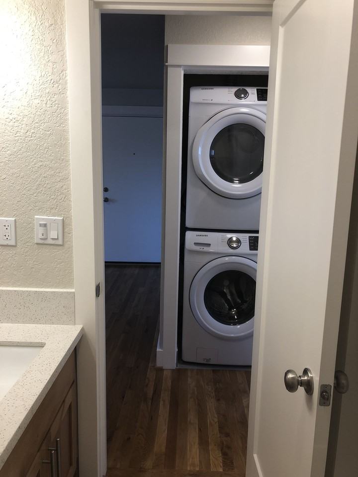 1603 Se Taggart St #3 - Photo 4 of 21