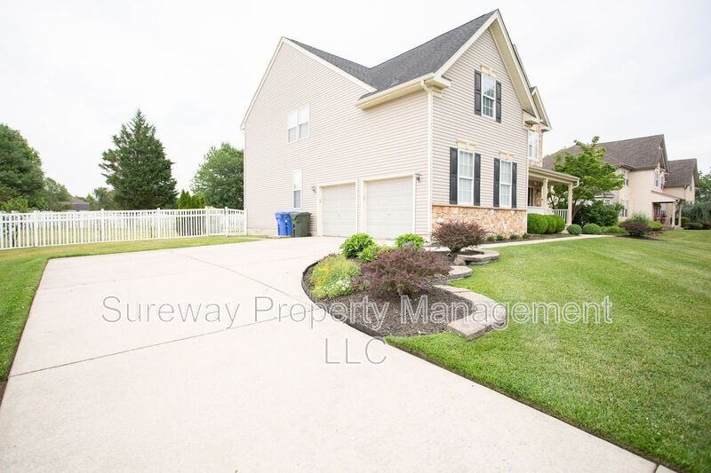7 Amaryllis Ln - Photo 2 of 50
