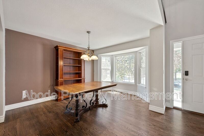 2214 Andrews St - Photo 6 of 31