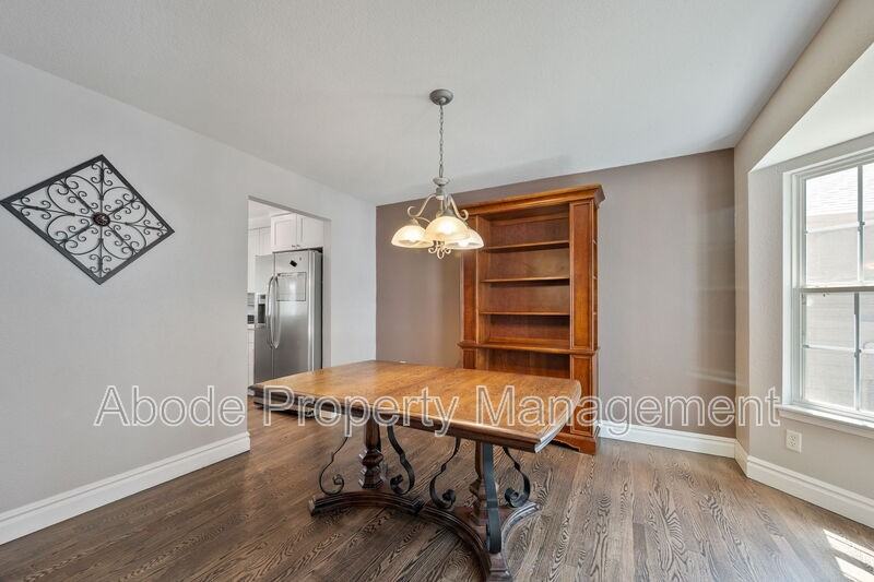 2214 Andrews St - Photo 7 of 31