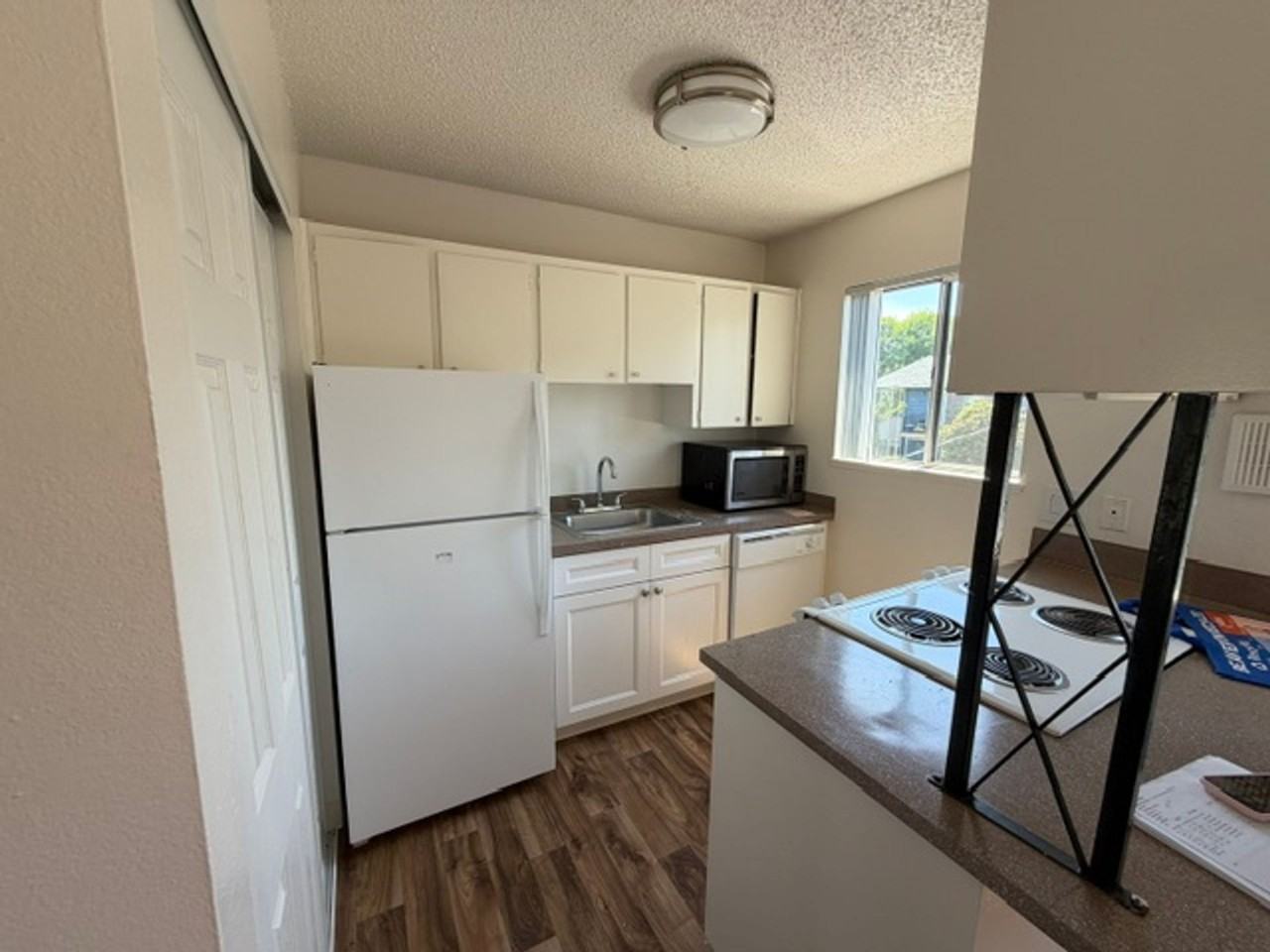 Comfortable Beaverton Living in a Convenient Location! - Photo 3 of 21