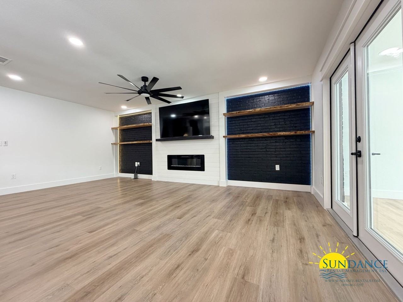 618 Country Club Ave Ne - Photo 4 of 40