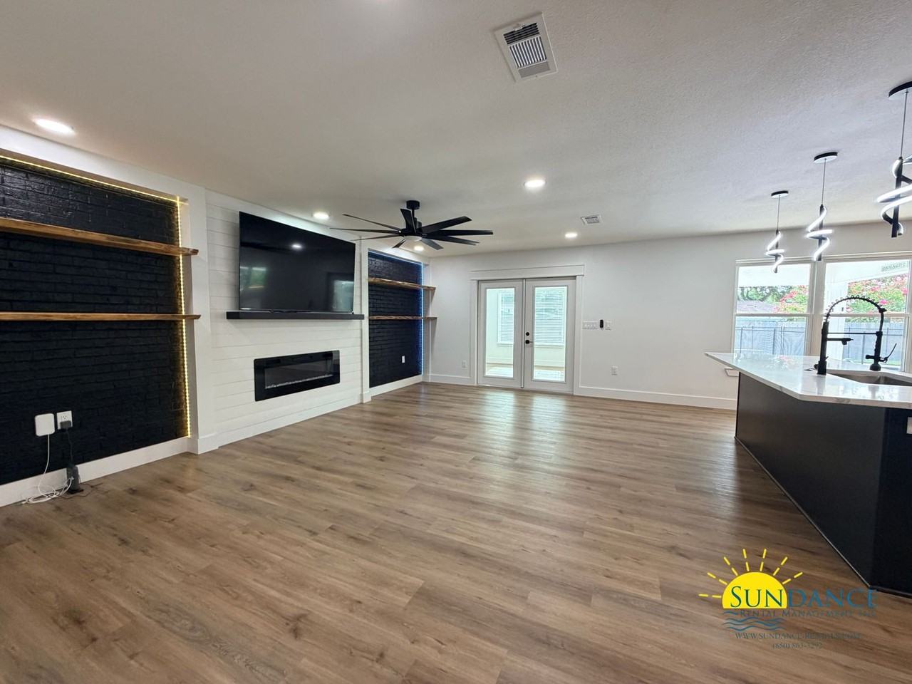 618 Country Club Ave Ne - Photo 5 of 40