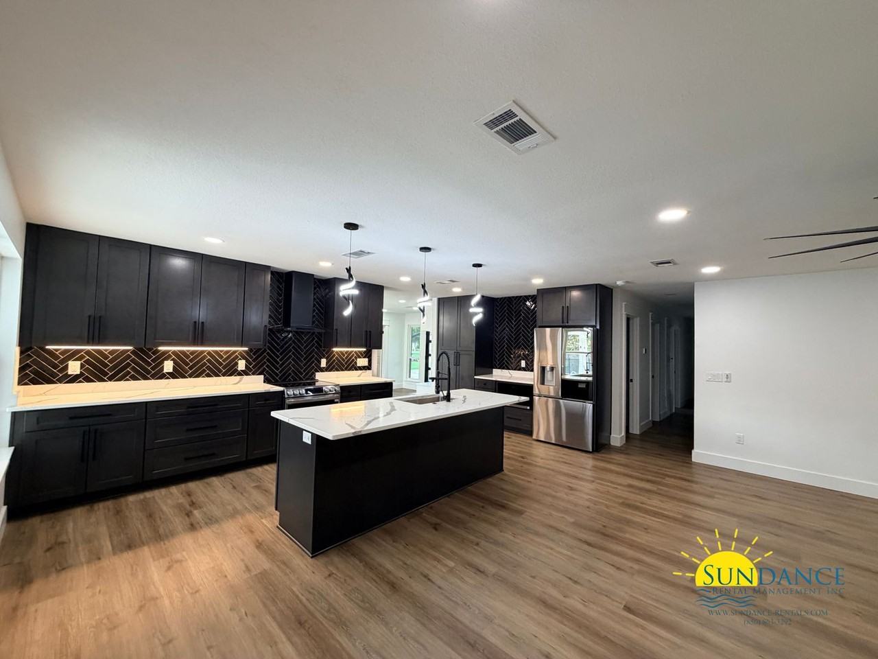 618 Country Club Ave Ne - Photo 6 of 40