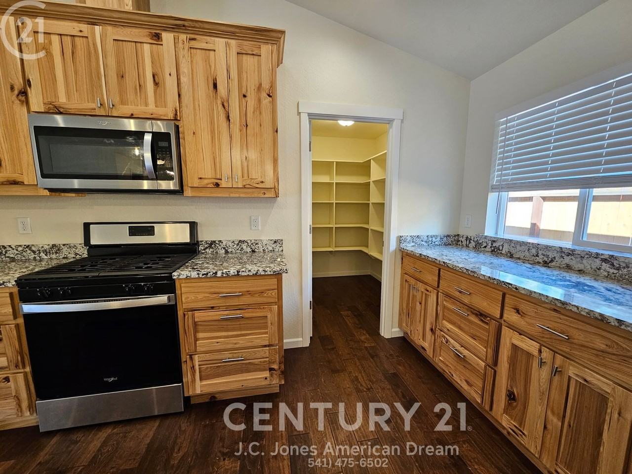 1006 Sw L St - Photo 5 of 21
