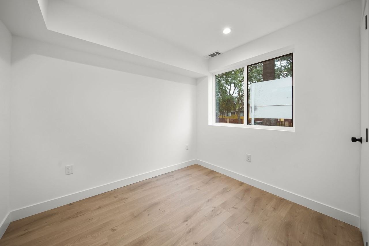 171 S Hoover St - Photo 5 of 50