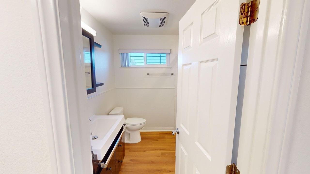 6 WEEKS FREE!! Steps from Fallbrook Mall - Photo 5 of 10