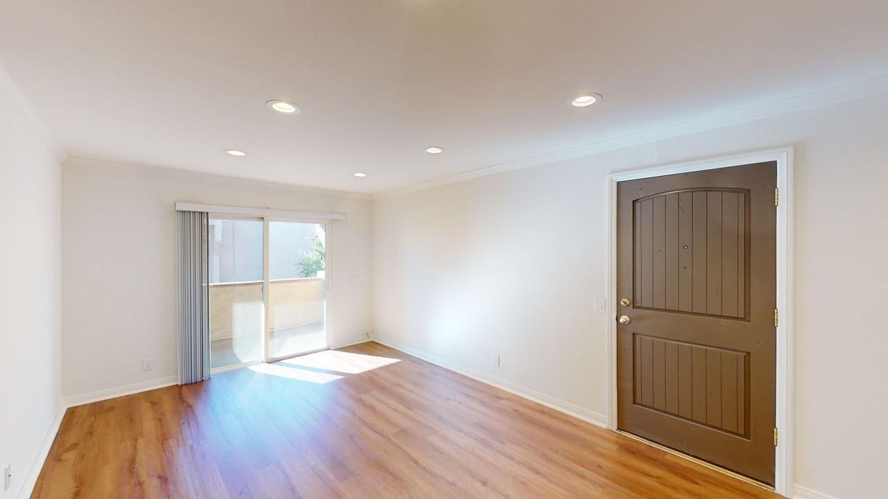 6 WEEKS FREE!! Steps from Fallbrook Mall - Photo 7 of 10