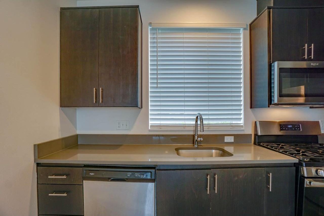 Welcome to Peregrine Place: Modern Comfort in the Heart of St. Johns - Photo 7 of 39