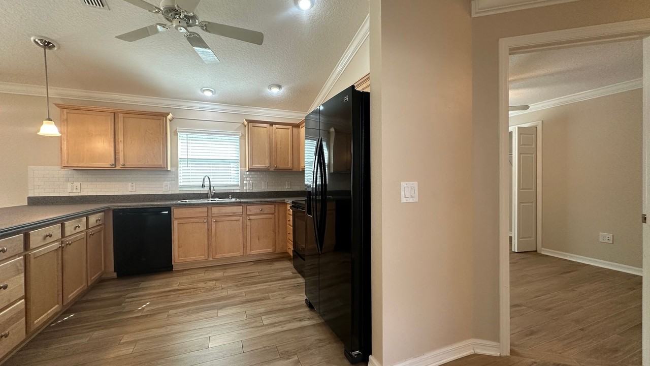 724 Yager Ln - Photo 3 of 22