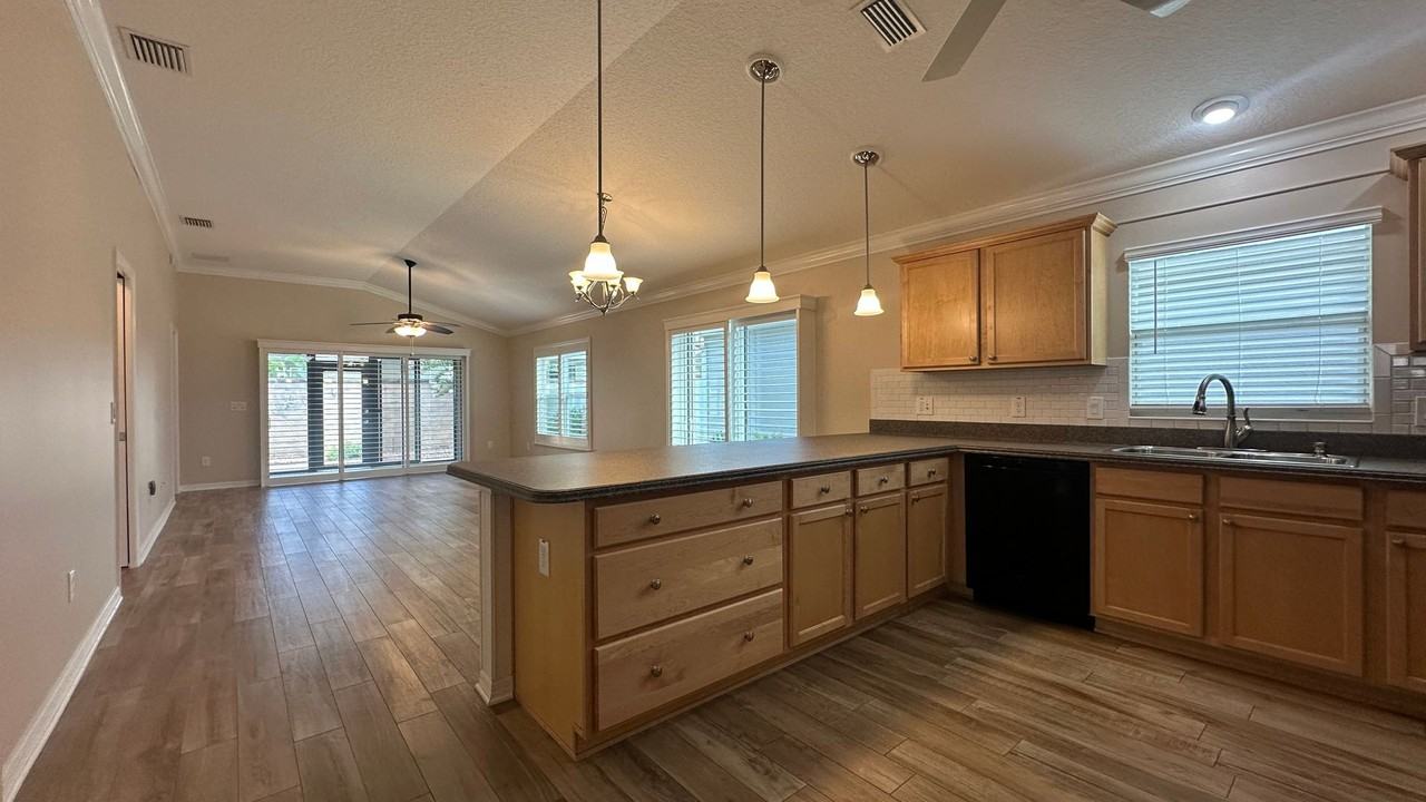 724 Yager Ln - Photo 2 of 22