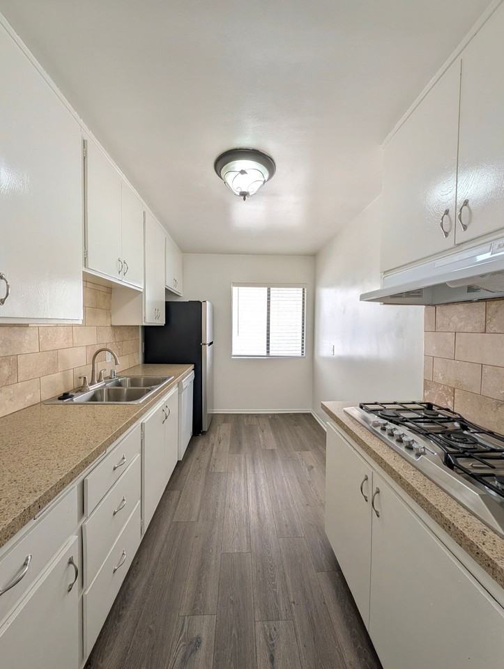 Dickens Garden Apartments - Photo 3 of 35