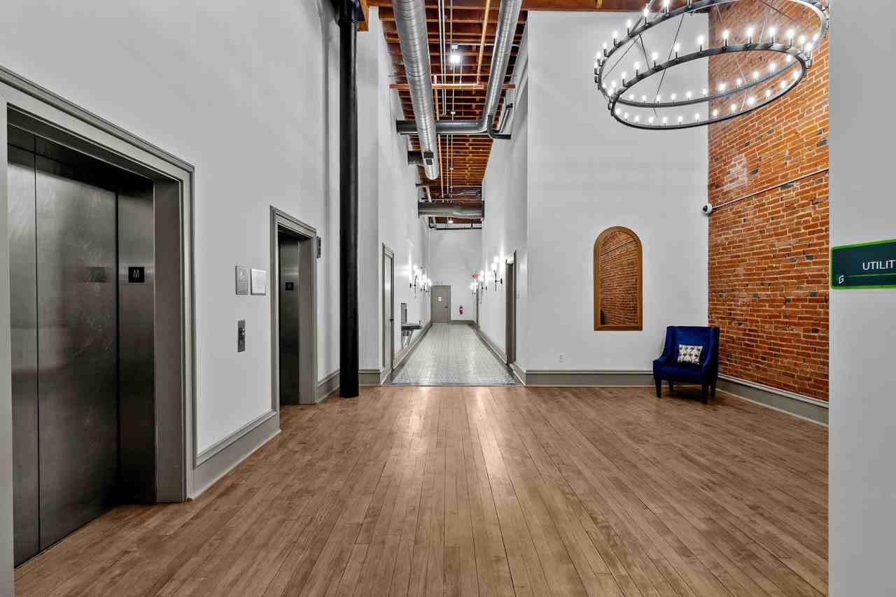 618 N 2nd St - Photo 4 of 28