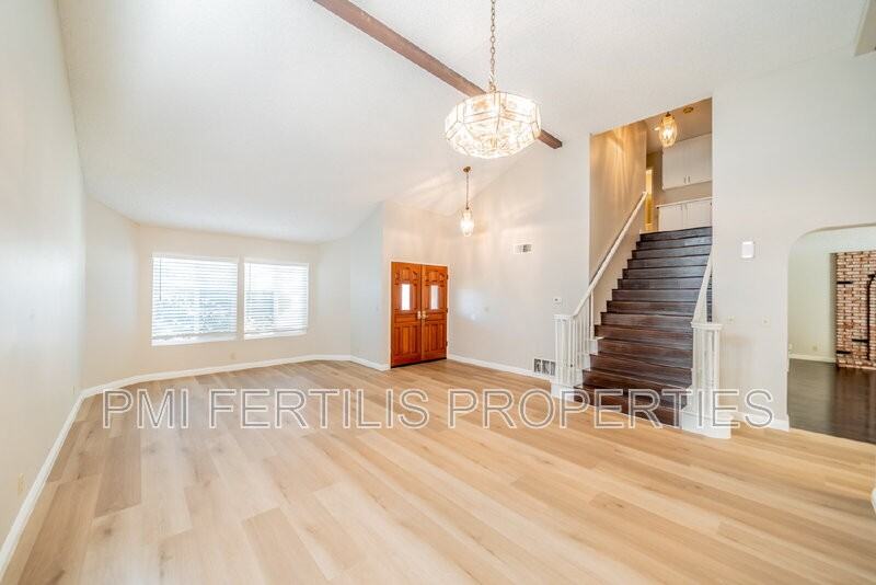 1229 Hibiscus St - Photo 7 of 50