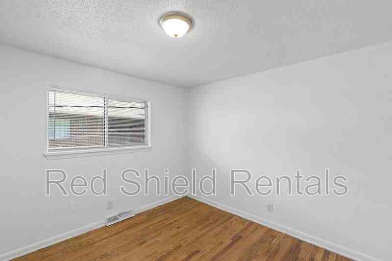 944 Holmes Rd #5 - Photo 4 of 15