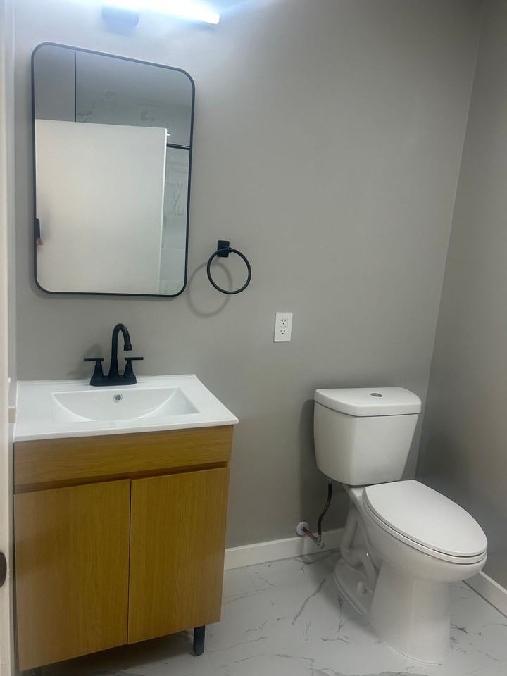 Austin Manor Apartments - Photo 2 of 14