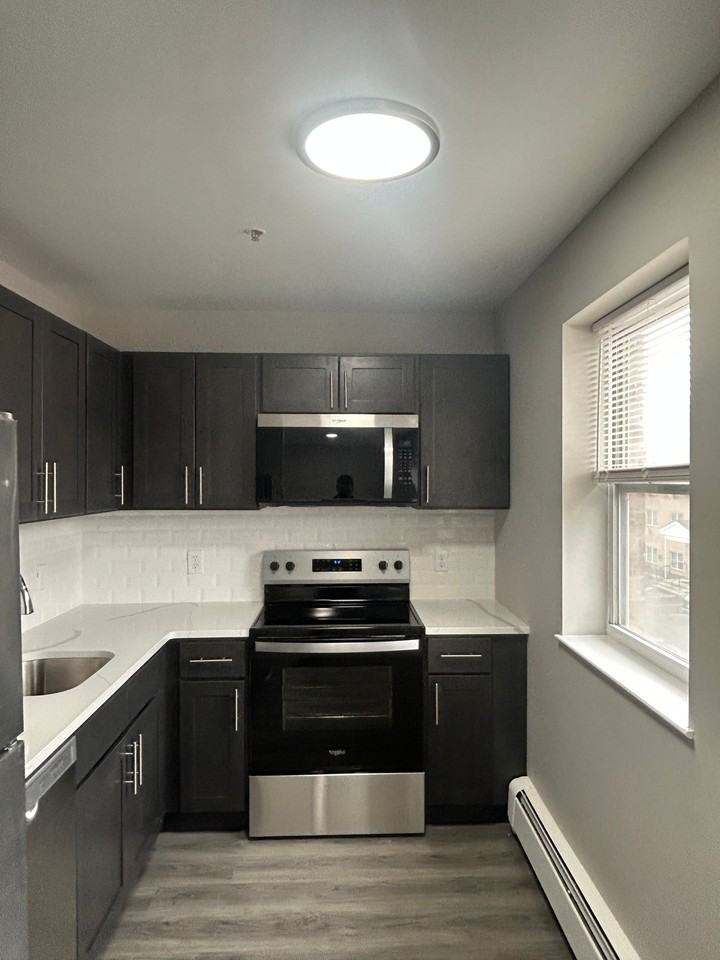 Austin Manor Apartments - Photo 7 of 14