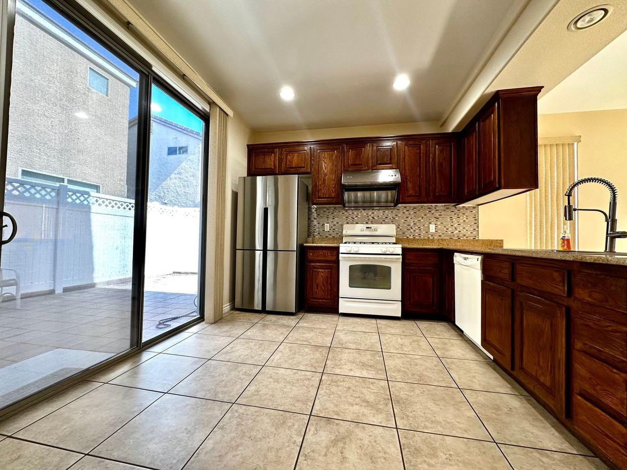 8137 Aurora Mist St - Photo 6 of 24