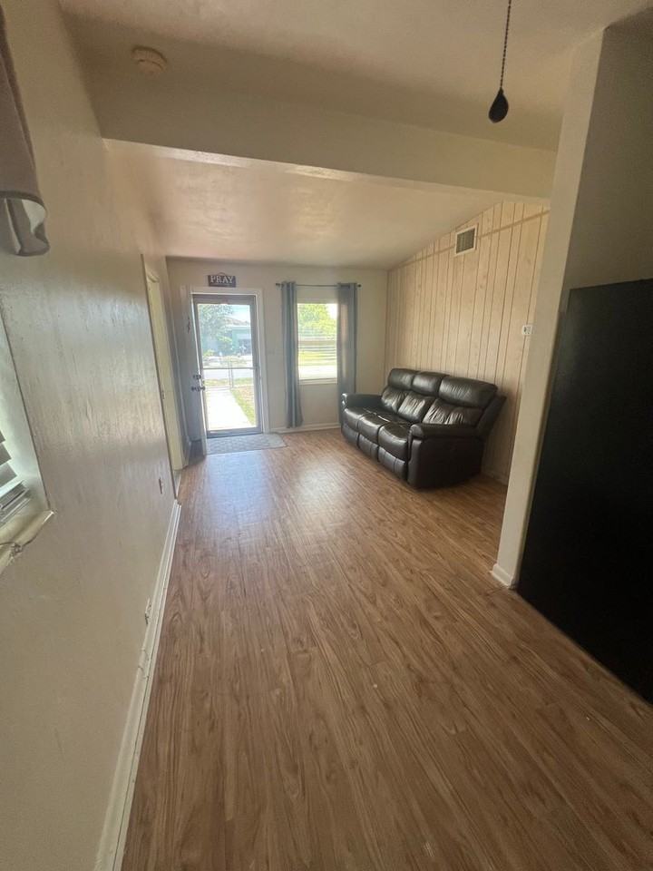 3469 Normandy Dr - Photo 4 of 12