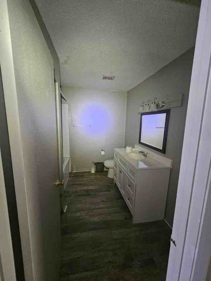 307 N Prairieview Rd - Photo 4 of 12