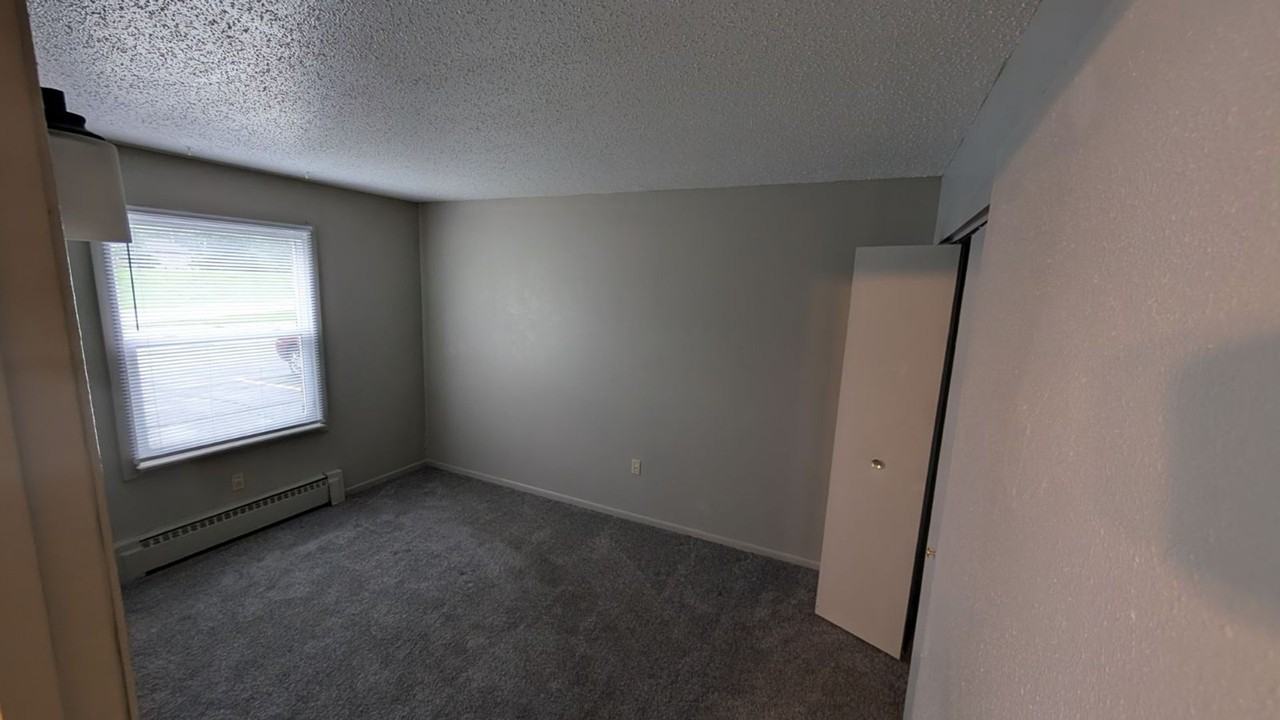 307 N Prairieview Rd - Photo 7 of 12