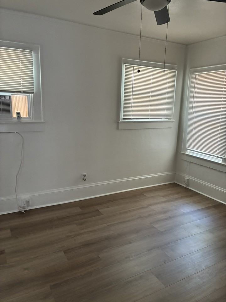 211 Loomis Ave - Photo 4 of 11